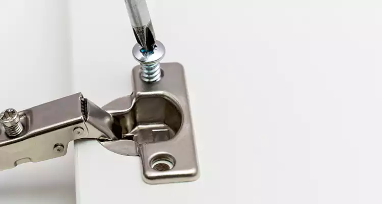 Screen Door Hinge Repair in Doral, FL