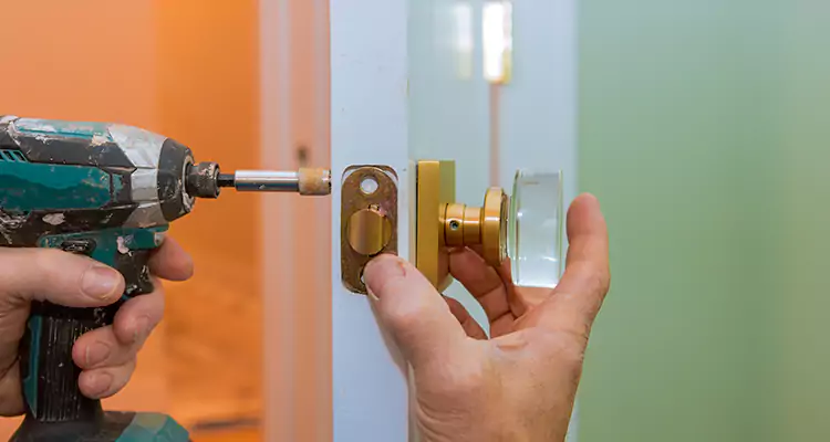 Broken Door Knob Fix in Doral, FL