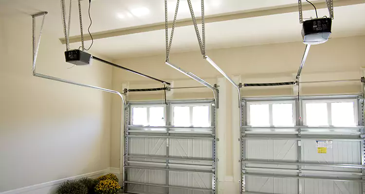 Residential Emergency Garage Door Repair in Doral, FL