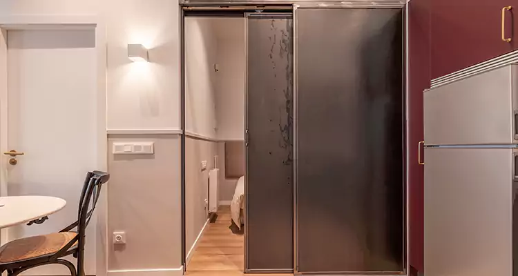 We Fix Closet Sliding Door in Doral, FL 
