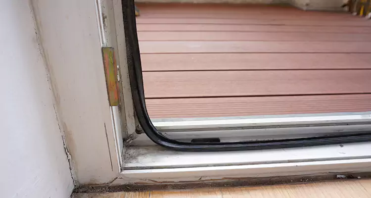 Why Choose Us for Leaking Sliding Glass Door Repair in Doral, FL?
