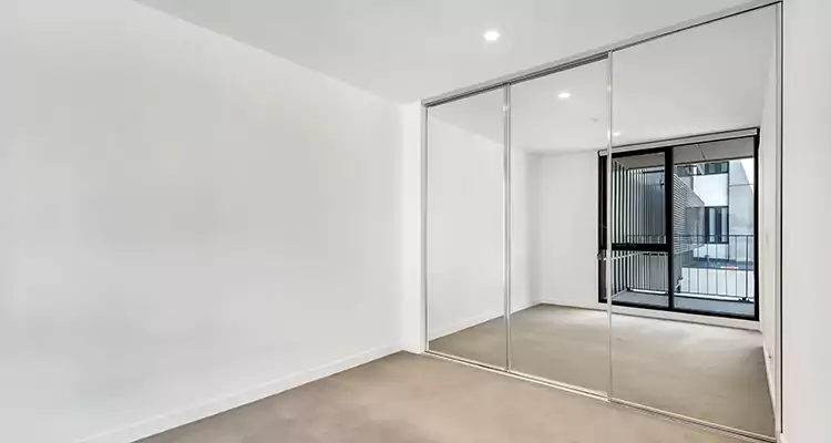 Why Homeowners Choose Us for Sliding Mirror Door Replacement in Doral, FL