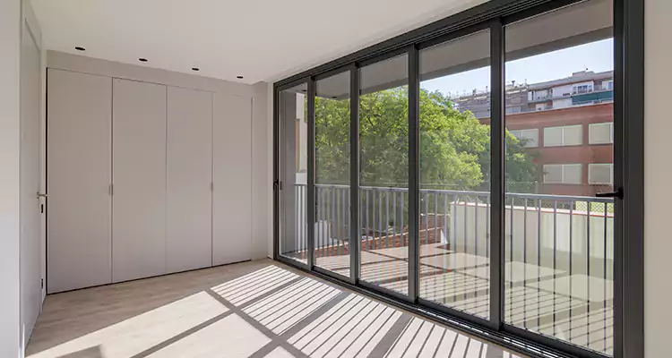 Fix Sliding Screen Door Track in Doral, FL